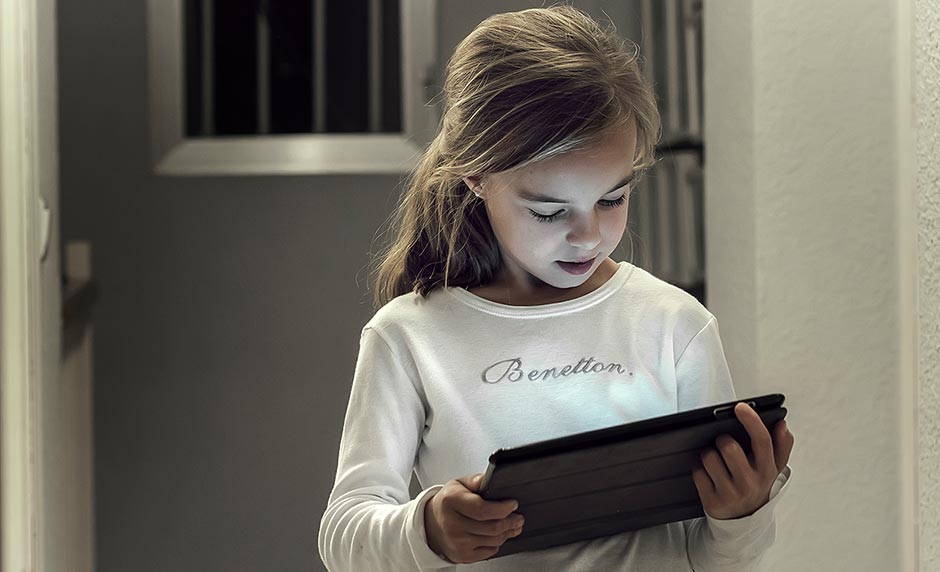 Why Tablets and Smartphones are Not Making Your Kid Smarter [One Minute Feature]