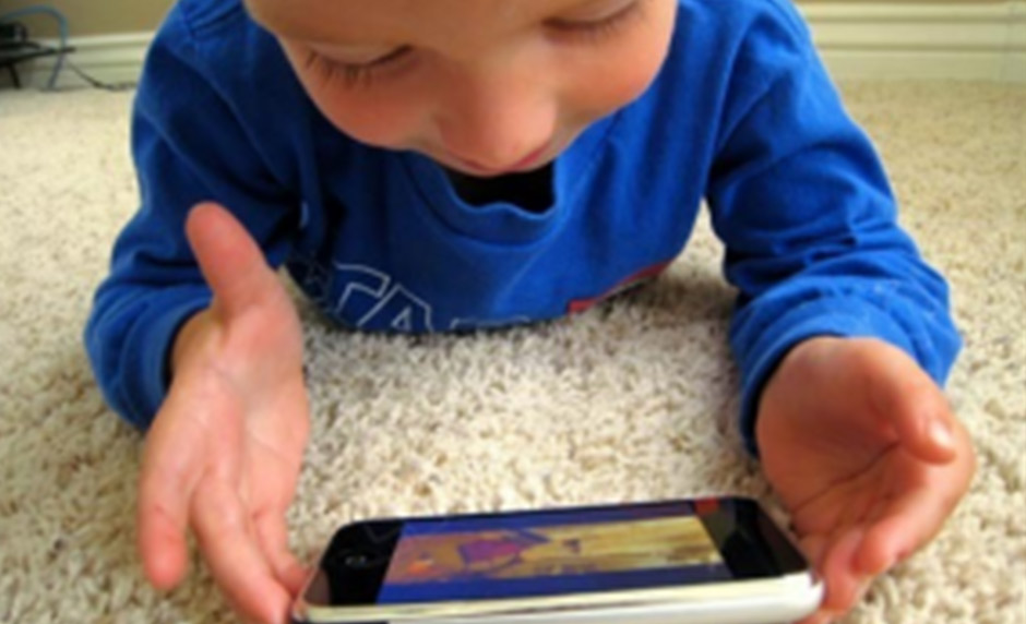 Why Parents Need to Realize That Children Should Not Own Smartphones [One Minute Feature]