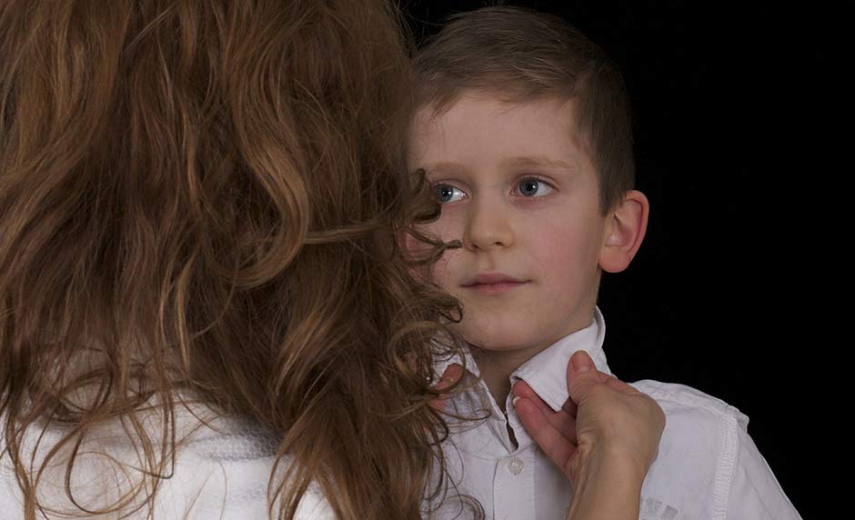 How Parents Communicate Through Body Language and Facial Expressions [One Minute Feature]